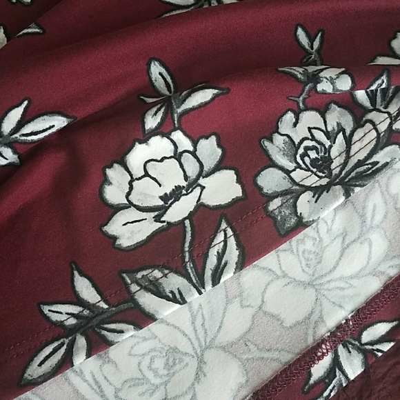 Short Sleeve Flower Dress in Wine - Picture 7 of 7